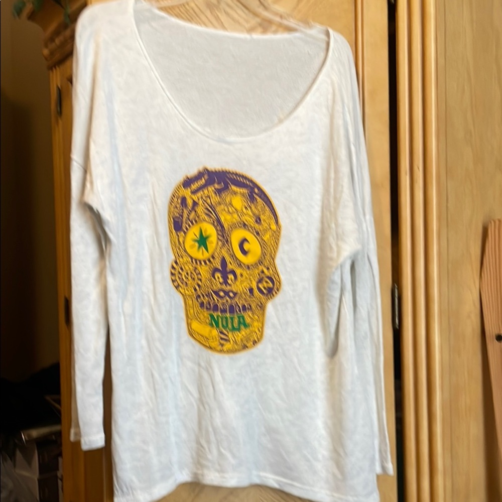 Jean therapy Mardi Gras long Sleeve Tee with Colorful Skull Design large